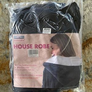BNWT Robe